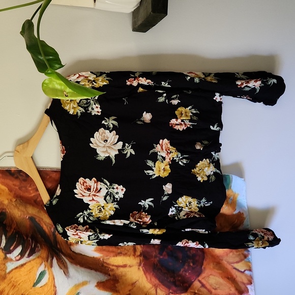 One Clothing Womens Black Floral M Top - Picture 2 of 3